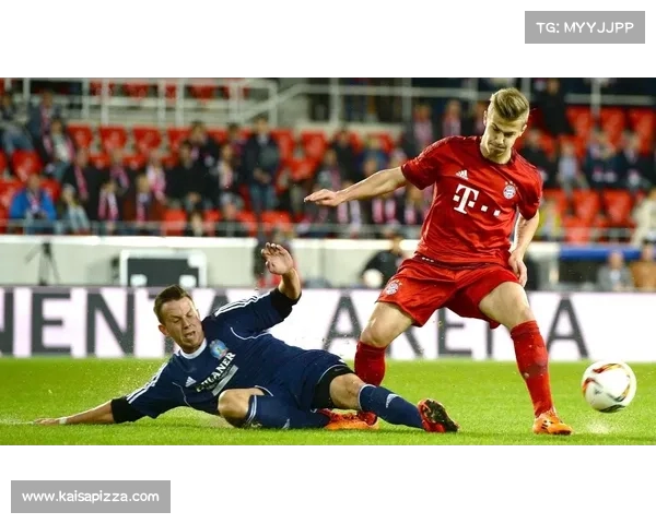 法甲与美洲杯赛场交织 聚焦顶级球员的精彩表现与转会动态